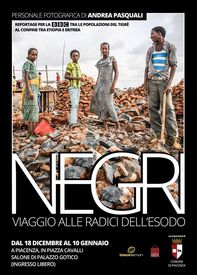 Piacenza, nel salone di Palazzo Gotico la mostra fotografica “Negri” di Andrea Pasquali