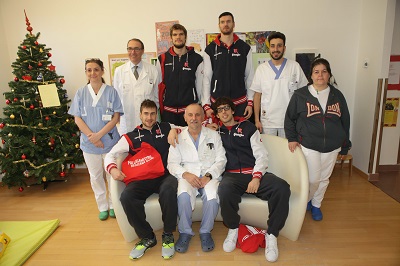 Quattro Befane biancorosse in visita a Pediatria!