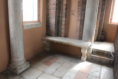 GHIRLANDINA, DAI LIONS RESTAURO DI PANCHE E COLONNE