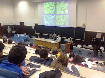 Ferrara, La storia della comunicazione e i fenomeni elettromagnetici Un momento di una lezione Unijunior