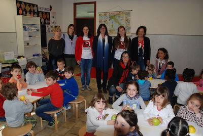 Visita della vicesindaco Nicoletta Paci al laboratorio sul tema del cibo, alla scuola Rodari 2016 22 04 Paci Laboratorio Crescere in Armonia Rodari
