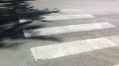 Riccione ridipinge le ‘zebre’ su tutta la strada litoranea Strisce pedonali