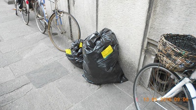 Parma rifiuti in via Repubblica
