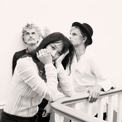 Blonde_Redhead_byJulienBourgeois-2