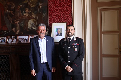 Il saluto del Sindaco al Comandante Polio alla viglia della sua partenza da Cesena Saluto Comandante CC