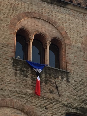 Bandiera della Francia a lutto