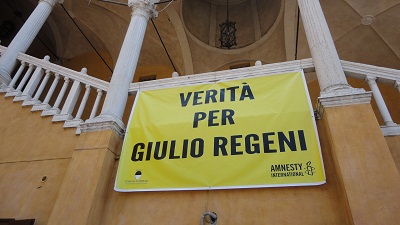Striscione per chiedere “Verità per Giulio Regeni” sullo scalone municipale verita-per-giulio-regeni