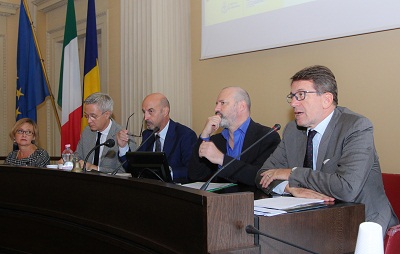 Il sindaco Muzzarelli, il presidente della Regione Bonaccini, il direttore generale Ausl Annicchiarico, il senatore Stefano Vaccari, la presidente di Città Sane Simona Arletti