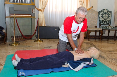 “Viva”, per salvare uan vita bastano cinque minuti mani-per-la-vita-2016-una-dimostrazione-in-municipio