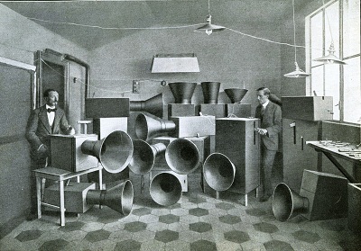 russolo-e-piatti-nello-studio-di-milano-modena-futurista