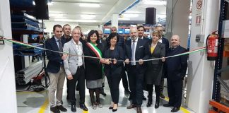 foto-4-taglio-del-nastro-per-il-nuovo-stabilimento-urbinati
