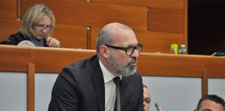 foto-presidente-bonaccini-in-aula