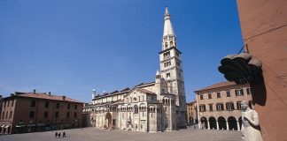 piazza-grande-duomo-ghirlandina