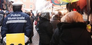 fiera san geminiano bancarelle e controlli vigili