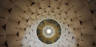 Performance di La Foresta chiude Zimoun alla Palazzina dei Giardini di Modena zimoun149 interno prepared dc-motors- cotton balls- cardboard boxes 60x60x60cm. Credits Paolo Terzi