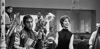 Celentano duetta con Mina con chitarra Wandre Oval nel film Urlatori alla sbarra di Lucio Fulci- 1960
