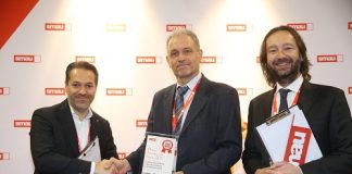 fabio-de-luigi-ritira-il-premio-allo-smau2017