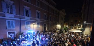 notte bianca musica dal vivo in piazzetta