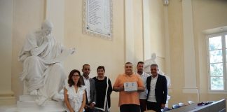 Cesena rende omaggio alla memoria dello scultore Mauro Benini, autore delle due grandi statue in Aula Magna Cerimonia targa Benini