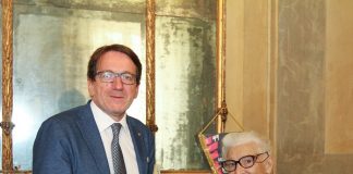 Donato al sindaco di Modena un libro sul professor Vecchi Muzzarelli Silvana Pini in Vecchi libro prof Vecchi