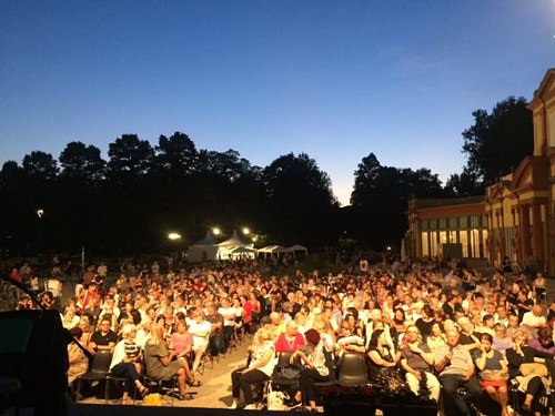 serata ai giardini destate