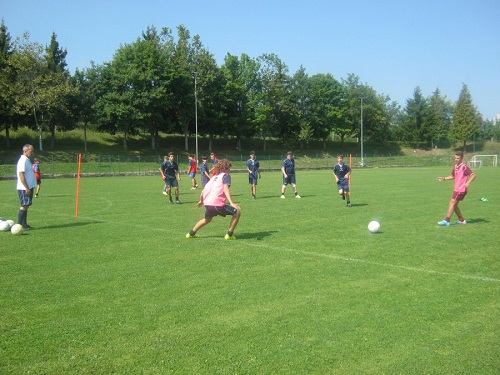 Un allenamento di giovanissimi atleti sul terreno di gioco di Toano, che ospiterà i giocatori del Mantova (foto Progetto Montagna)