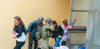 Gli Zombie tornano a giocare nel centro di Modena Zombi 1