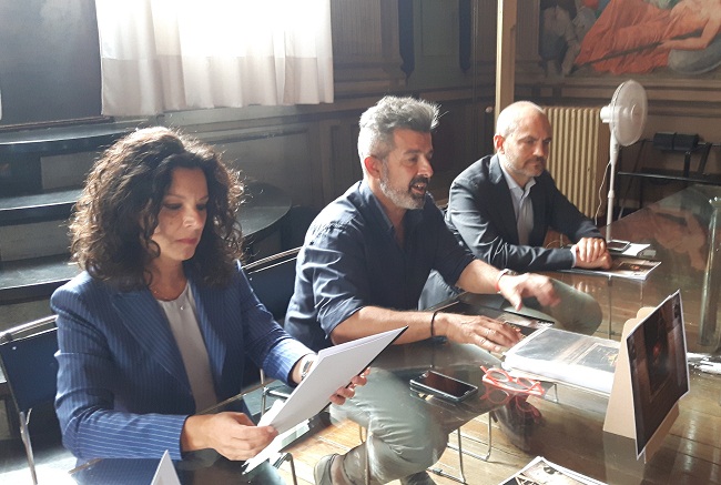 Atipico presentazione