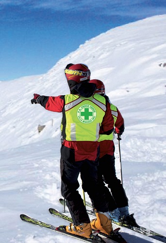 Un'immagine dalla locandina che promuove il corso di pronto soccorso sulle piste da sci