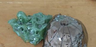 Lorenza Boisi, In fondo al giardino un volto verde, ceramica smaltata, 2017