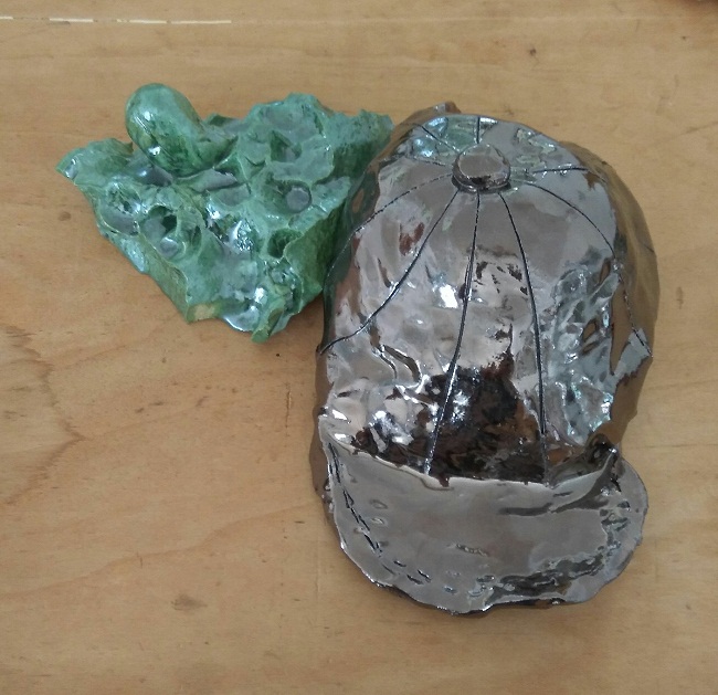 Lorenza Boisi, In fondo al giardino un volto verde, ceramica smaltata, 2017