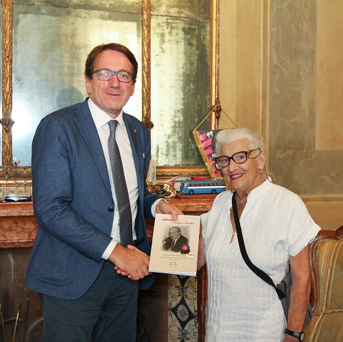 Muzzarelli Silvana Pini in Vecchi libro prof Vecchi