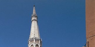 absidi duomo e ghirlandina dalla bonissima verticale