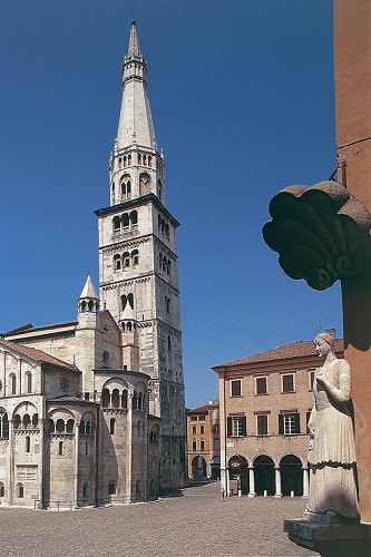 absidi duomo e ghirlandina dalla bonissima verticale