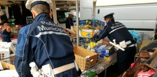 Anti-contraffazione, migliaia di prodotti sequestrati a Modena mercato1