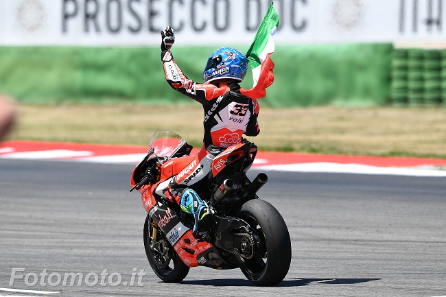 18-06-17 Misano Adriatico - Campionato del mondo di Super Bike - Marco Melandri / PHOTO FABRIZIO PETRANGELI