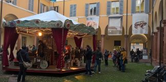 La “Giostra delle meraviglie” gira nel chiostro della Delfini giostradellemeraviglie a modena
