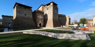 castelsismondo corte a mare tappeto verde