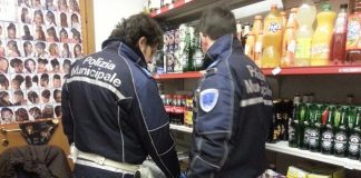 I vigili di Bologna sequestrano più di 30 chili di alimenti non in regola, super multa a titolare di esercizio di vicinato img8158