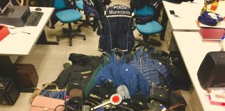 Abusivismo commerciale in via Indipendenza, il sequestro di capodanno dei vigili di Bologna sequestro1