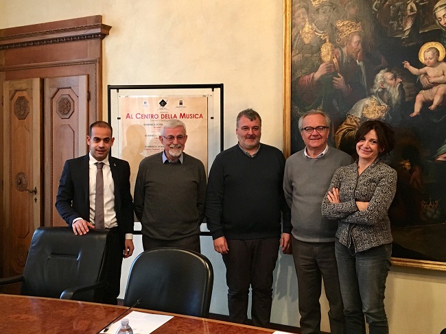 Presentazione Al centro della Musica