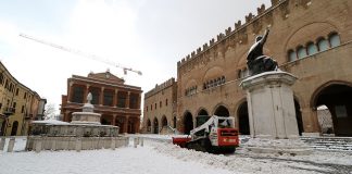 Maltempo, in azione anche la rete di volontari: oltre agli uomini della Protezione Civile, in campo anche undici gruppi Ci.Vi.Vo e una quarantina di richiedenti asilo spazzaneve 06 IMG_1723