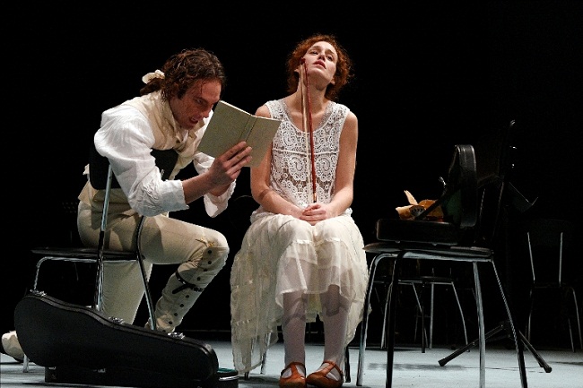 Intrigo e amore-Simone Toni, Alice Arcuri-Foto Caroli mailing