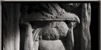 Telamone- partcolare dello stipite del Portale Maggiore del Duomo di Modena