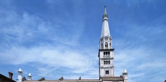 “Mutina Splendidisima”: dalla città romana al medioevo Veduta del sito Unesco -Piazza- Duomo- torre