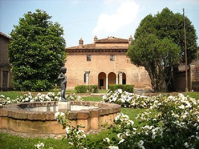 palazzina-marfisa-ferrara-giardino-con-fontana-daferraraterraeacqua