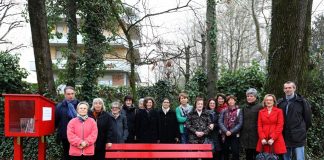 Violenza sulle donne: una panchina rossa a Villa Ombrosa panchine rosse 2-gruppo