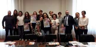 Una festa di strada in via Ripagrande celebra la Giornata internazionale contro l’omofobia, la bifobia, la trans fobia Ferrara