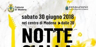 Anche la Ghirlandina gialla per la notte rock di Modena modena