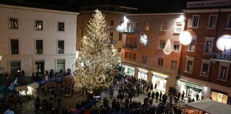 Si accendono le luminarie della Città di Rimini, al via i festeggiamenti del Natale e di Fine anno